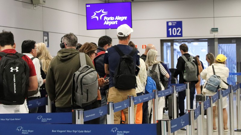 Aeroporto de Porto Alegre retoma de forma acelerada fluxo de passageiros e voos